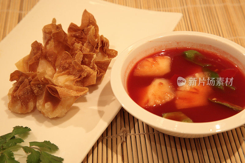 Deep fried wonton with sweet and sour sauce (油炸云吞)